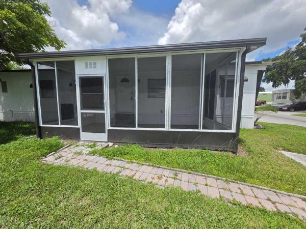 Photo 1 of 2 of home located at 1234 Reynolds Road, Lot 93 Lakeland, FL 33801