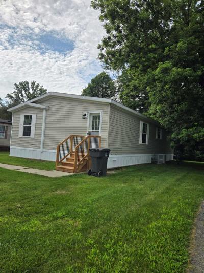 Photo 2 of 6 of home located at 551 Amethyst Circle Whitmore Lake, MI 48189