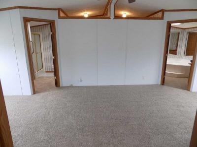Photo 4 of 40 of home located at 1855 Laurel St Newport, MI 48166