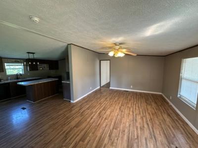 Photo 3 of 11 of home located at 262 Norvin Hurt Rd Edmonton, KY 42129