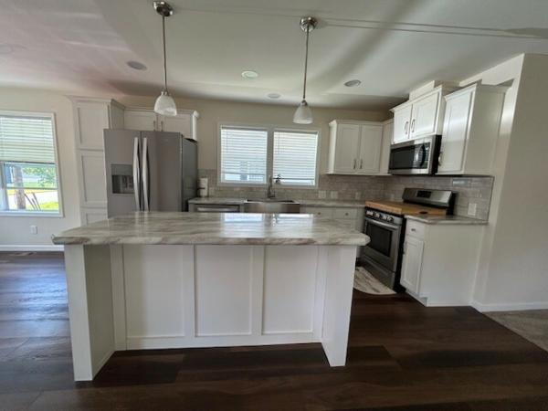 2020 Commodore 20 x 52-2-2 Mobile Home