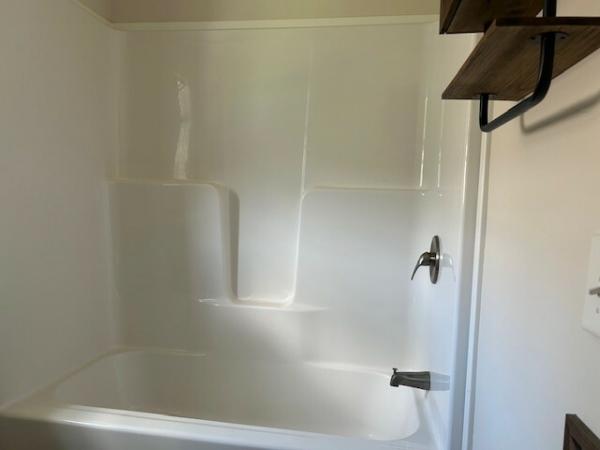 2020 Commodore 20 x 52-2-2 Mobile Home