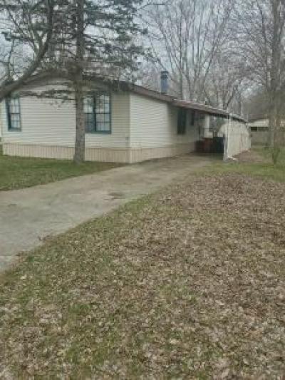 Photo 3 of 5 of home located at 102 Twin Lake Drive Elyria, OH 44035