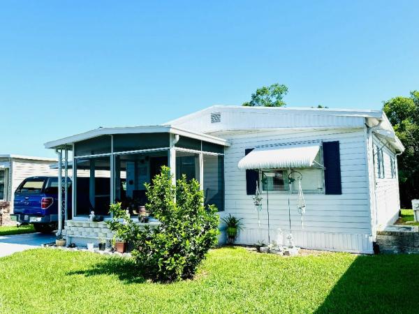 Photo 1 of 2 of home located at 11 Henry Drive Winter Haven, FL 33880