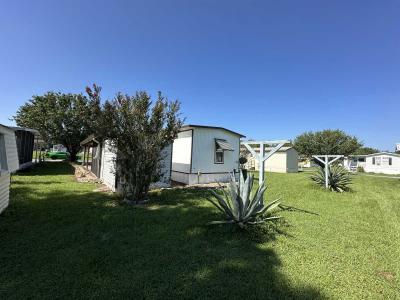 Photo 5 of 27 of home located at 4900 SE 102nd Place Lot 81 Belleview, FL 34420