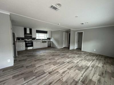 Photo 2 of 20 of home located at 11611 Sir Lawrence Court, Site 118 Thonotosassa, FL 33592