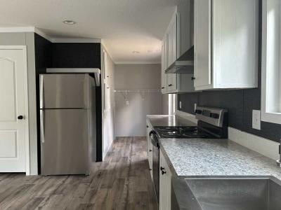 Photo 4 of 20 of home located at 11611 Sir Lawrence Court, Site 118 Thonotosassa, FL 33592