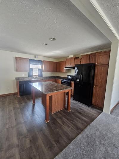 Photo 5 of 20 of home located at 2684 Biscayne Court Lapeer, MI 48446
