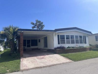 Photo 2 of 40 of home located at 579 Plaza Del Sol North Fort Myers, FL 33917