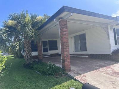 Photo 5 of 40 of home located at 579 Plaza Del Sol North Fort Myers, FL 33917