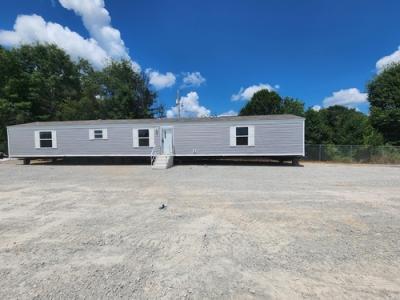 Mobile Home at 27 Flanagan Acres Rd, Lexington, TN 38351