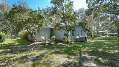 Photo 2 of 18 of home located at 121 Magnolia Dr Lady Lake, FL 32159