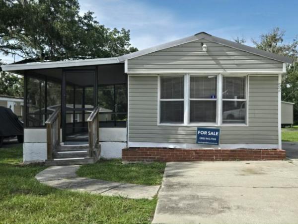 Photo 1 of 2 of home located at 11211 East Bay Rd. Unit 52 Gibsonton, FL 33534