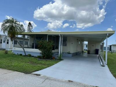 Photo 4 of 20 of home located at 932 Siesta Drive (Site 1479) Ellenton, FL 34222