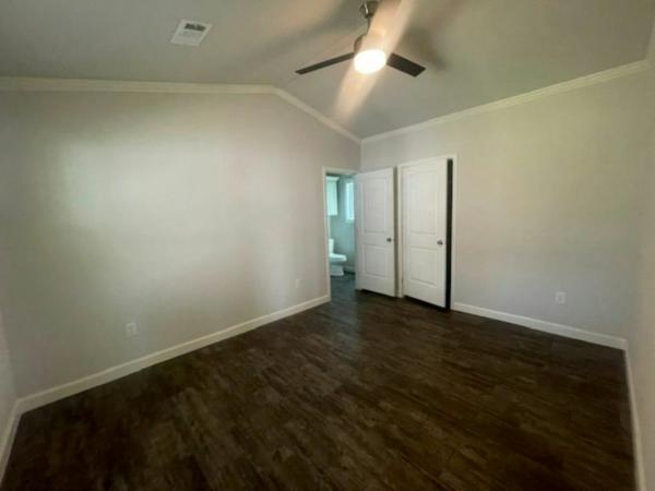 2023 Oak Creek Homes - Huntsville Smart Cottage - Eagle Manufactured Home