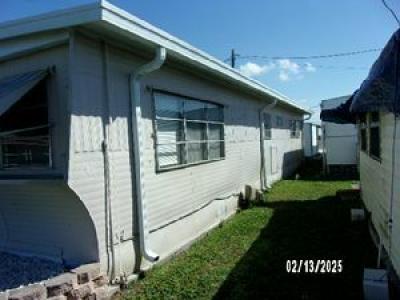 Photo 4 of 8 of home located at 508 44th Ave. E. Lot H-47 Bradenton, FL 34203