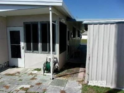 Photo 5 of 8 of home located at 508 44th Ave. E. Lot H-47 Bradenton, FL 34203