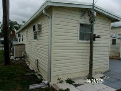 Photo 4 of 8 of home located at 508 44th Ave. E. Lot E-19 Bradenton, FL 34203
