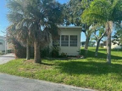 Photo 3 of 8 of home located at 508 44th Ave. E. Lot C-08 Bradenton, FL 34203