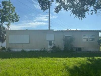Photo 5 of 8 of home located at 508 44th Ave. E. Lot C-08 Bradenton, FL 34203