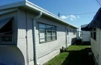 Photo 4 of 8 of home located at 508 44th Ave. E. Lot E-09 Bradenton, FL 34203