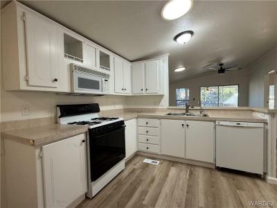 Photo 4 of 26 of home located at 2350 Adobe Road No 17 Bullhead City, AZ 86442