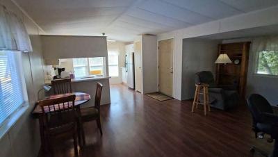 Photo 5 of 10 of home located at 4424 SE Roethe Rd. Milwaukie, OR 97267