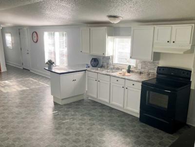 Mobile Home at 33 Village Ct Mediapolis, IA 52637