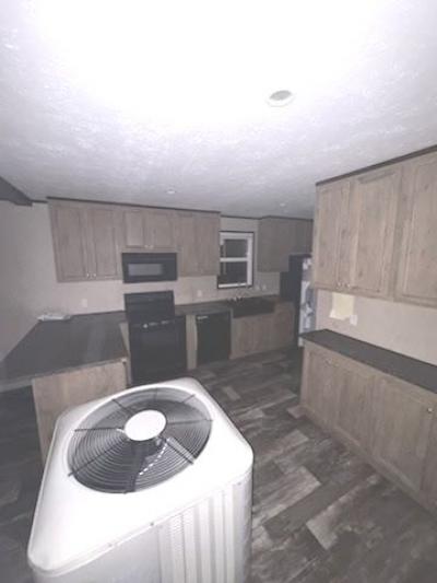 Photo 5 of 13 of home located at 14258 Airline Hwy Gonzales, LA 70737