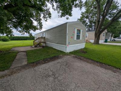 Photo 3 of 25 of home located at 111 Country Elms Galesburg, IL 61401