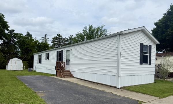 Photo 1 of 2 of home located at 2031 Shirewood Dr #260 Shelby Township, MI 48317