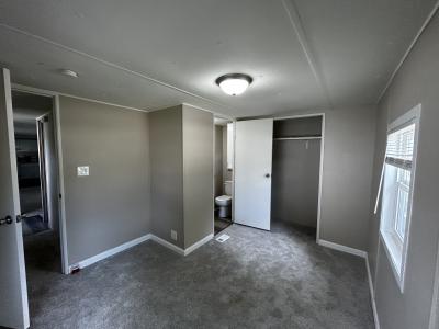 Photo 5 of 7 of home located at 323 Country Elms Est. Galesburg, IL 61401