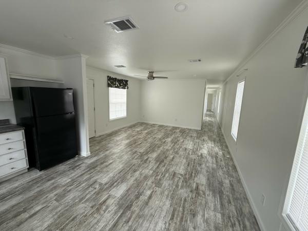 2020 Champion RH2723E7216 Mobile Home