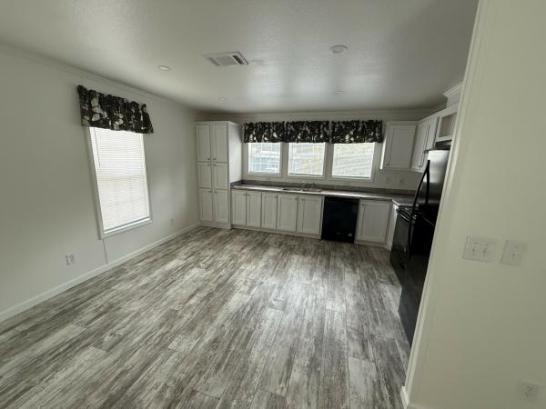 2020 Champion RH2723E7216 Mobile Home