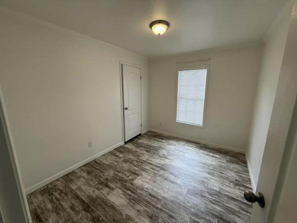 2020 Champion RH2723E7216 Mobile Home