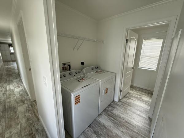 2020 Champion RH2723E7216 Mobile Home