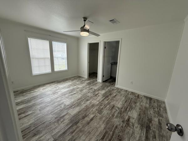 2020 Champion RH2723E7216 Mobile Home