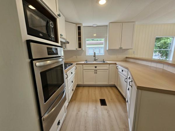 1978 Holly Park RES25940 Mobile Home