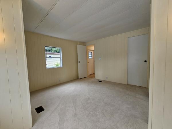 1978 Holly Park RES25940 Mobile Home