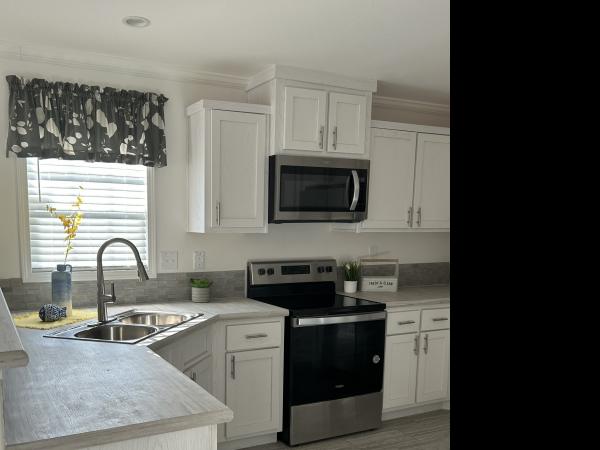 2023 Homes of Merit Community HOMCS-HC4522B Mobile Home