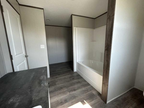 2025 Commodore  Manufactured Home