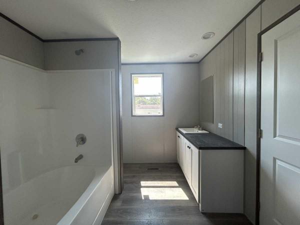 2025 Commodore  Manufactured Home