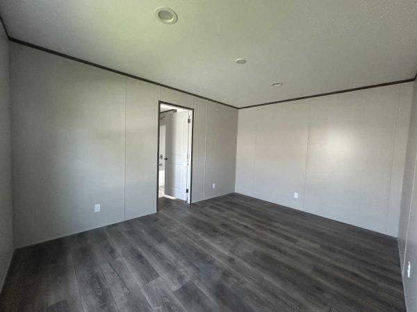 2025 Commodore  Manufactured Home