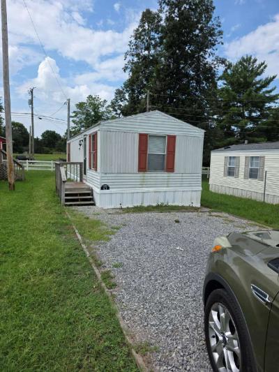 Photo 2 of 13 of home located at 230 Valley Ln Ten Mile, TN 37880