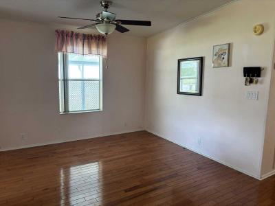 Photo 4 of 8 of home located at 1029 Robin Dr Deland, FL 32724
