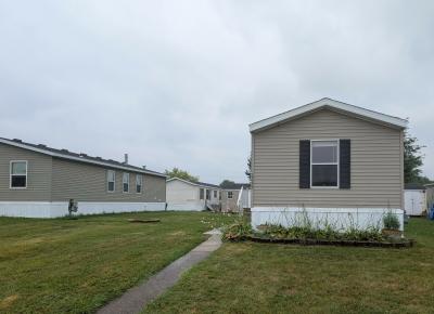 Photo 3 of 7 of home located at 25233 Saxony Woodhaven, MI 48183