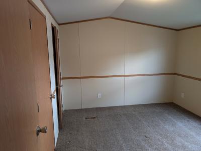 Photo 4 of 7 of home located at 25233 Saxony Woodhaven, MI 48183
