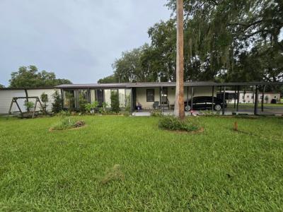 Photo 4 of 19 of home located at 1023 Dogwood Cir. Wildwood, FL 34785