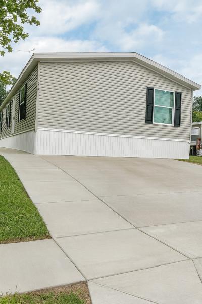 Mobile Home at 237 Sweetbriar Drive Lot 20237 Batavia, OH 45103