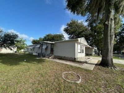 Photo 4 of 17 of home located at 452 Carnation Drive Fruitland Park, FL 34731